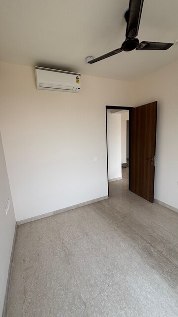 Room in 2 BHK Apartment at Kalpataru Immensa, Kolshet Road – for Rent