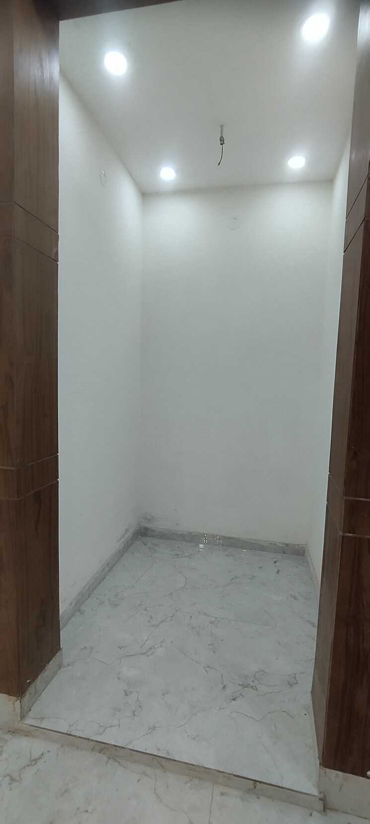 Room, green fields colony 3 Bedroom 1800 Sq.Ft. Builder Floor In Green Fields Colony Faridabad 8652779