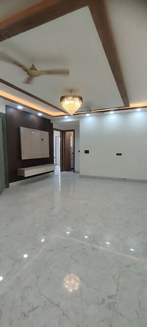 Room in 3 BHK Builder Floor at Green Fields Colony – for Sale