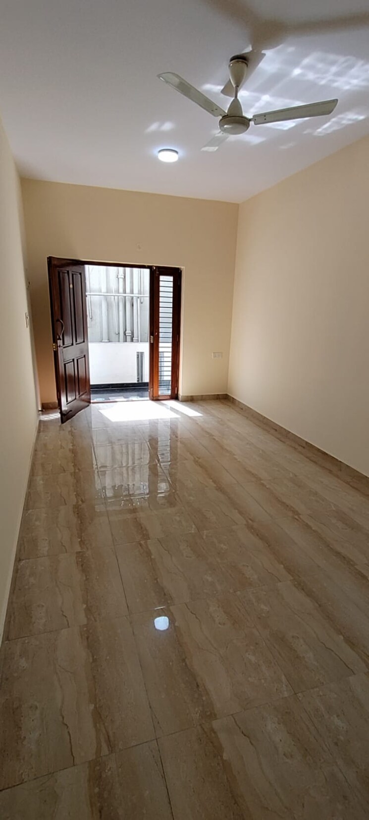 Room, new ashok nagar 2 Bedroom 400 Sq.Ft. Builder Floor In New Ashok Nagar Delhi 8652622
