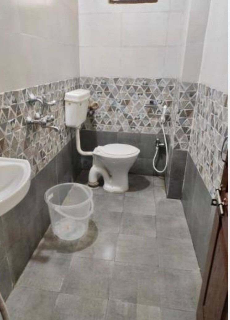 Bathroom, khanpur 1 Bedroom 430 Sq.Ft. Builder Floor In Khanpur Delhi 8652916