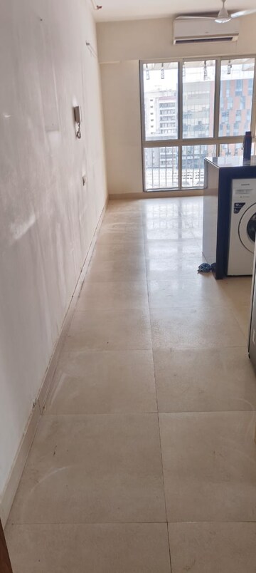 Room in 1.5 BHK Apartment at Aspen Park, Goregaon East – for Rent