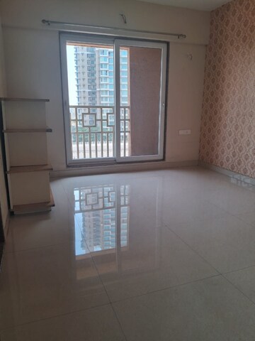 Room in 4 BHK Apartment at Paradise Lifespaces Sai World City, New Panvel – for Rent