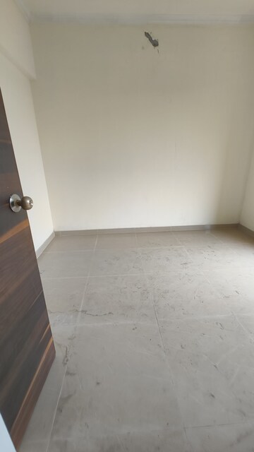 Room in 1 BHK Apartment at Sahara Reliable Shreejee Empire, Nalasopara West – for Rent