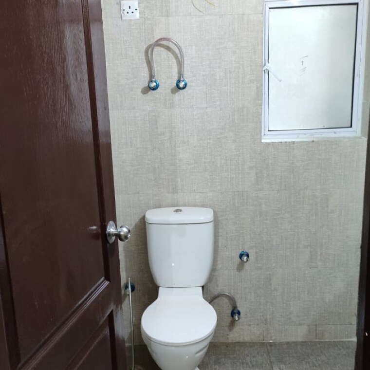Bathroom, aditya-urban-homes 1 Bedroom 585 Sq.Ft. Apartment In Shahpur Bamheta Ghaziabad 8653258
