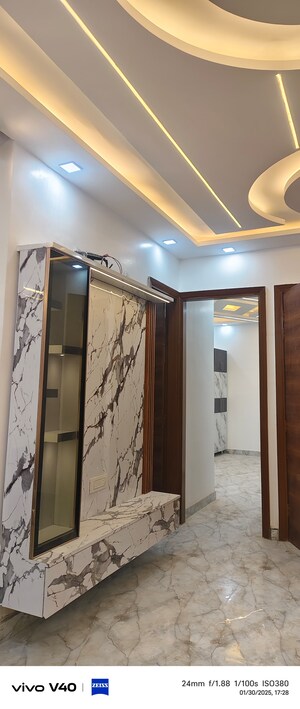 Building Lobby in 3 BHK Builder Floor at Mahavir Enclave 1 – for Sale