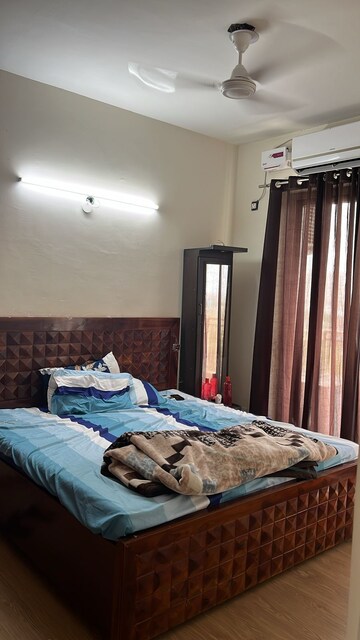 Bedroom in 3 BHK Apartment at Mapsko Paradise, Sector 83 – for Rent