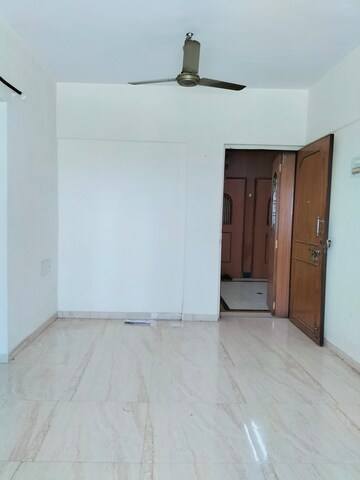 Room in 1 BHK Apartment at Riddhi Gardens CHS, Malad East – for Rent