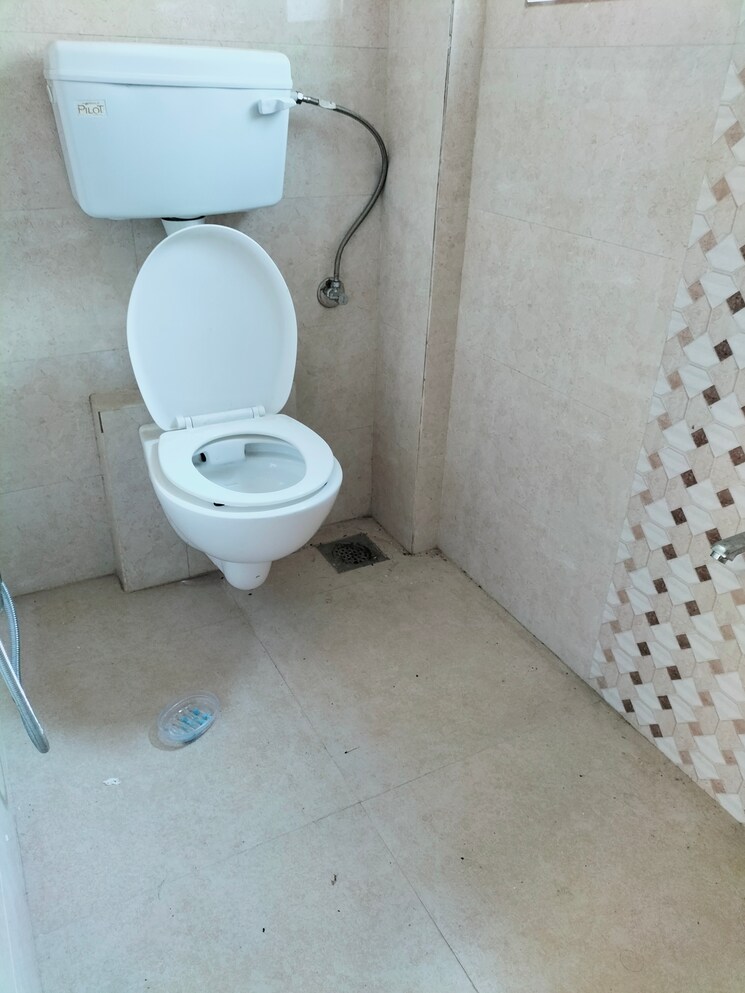 Bathroom, riddhi-gardens-chs 1 Bedroom 420 Sq.Ft. Apartment In Malad East Mumbai 8653437