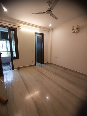 Room in 3 BHK Builder Floor at Chittaranjan Park – for Sale