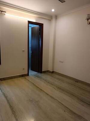 Room in 3 BHK Builder Floor at Chittaranjan Park – for Sale