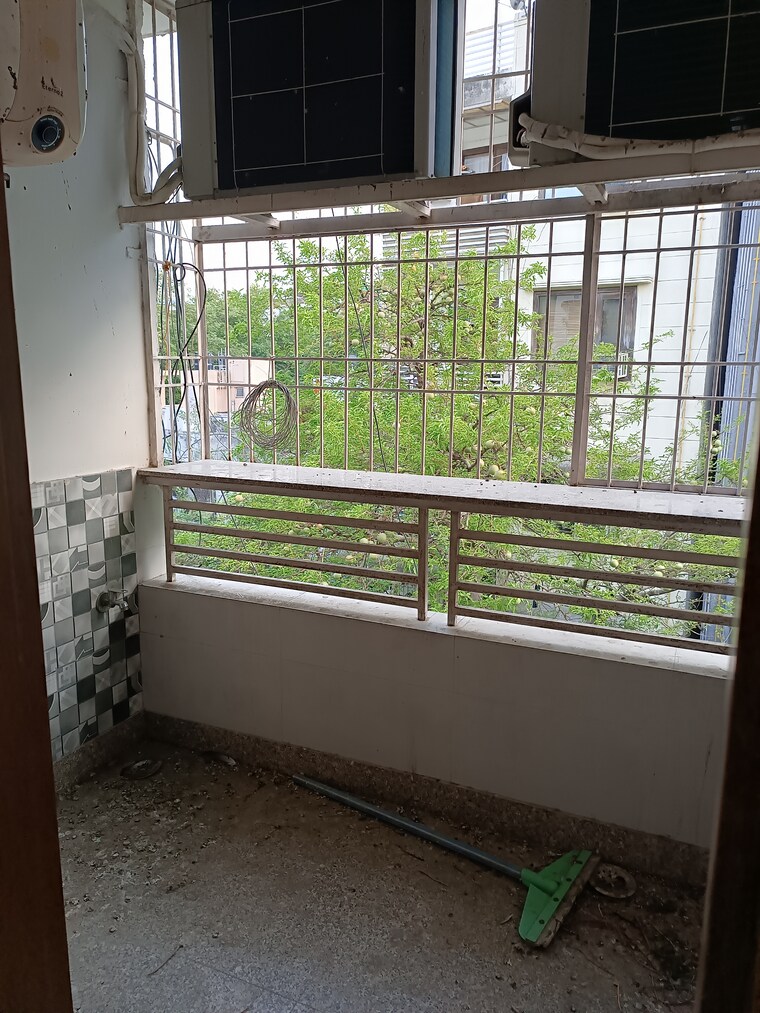 Balcony, chittaranjan park 3 Bedroom 1300 Sq.Ft. Builder Floor In Chittaranjan Park Delhi 8653765