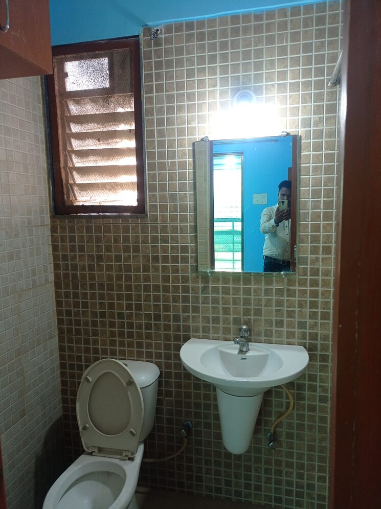 Bathroom, gulmohar-chs-ltd-new-panvel 1 Bedroom 650 Sq.Ft. Apartment In New Panvel Navi Mumbai 8653848