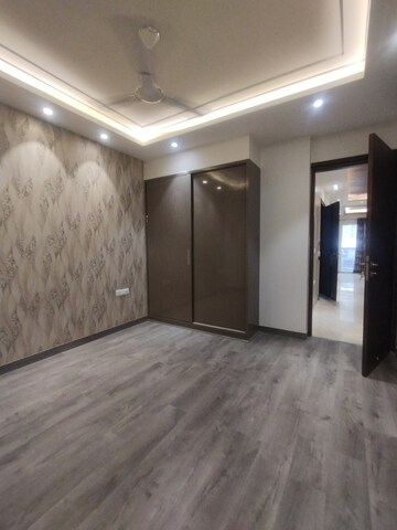 Furnished Amenities in 4 BHK Builder Floor at Ansal Sushant Lok I, Sector 43 – for Rent