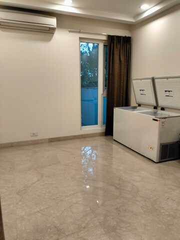 Room in 4 BHK Apartment at Hauz Khas Enclave – for Rent