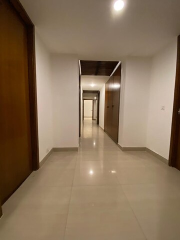 Room in 4 BHK Apartment at Safdarjung Development Area – for Rent