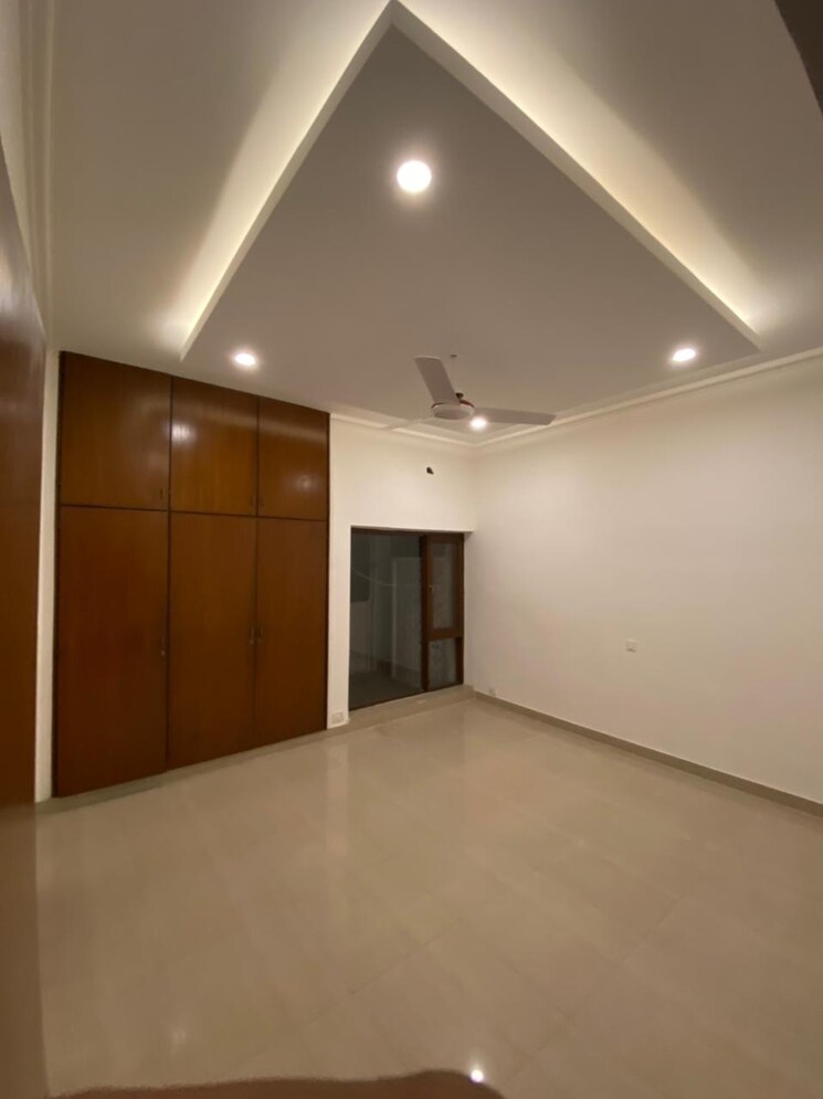 Room, safdarjung development area 4 Bedroom 4500 Sq.Ft. Apartment In Safdarjung Development Area Delhi 8654012