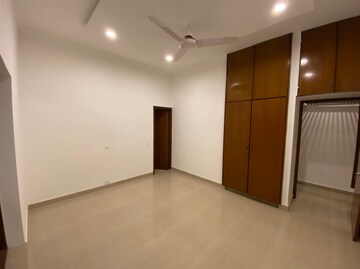 4 BHK Apartment For Rent in Safdarjung Development Area