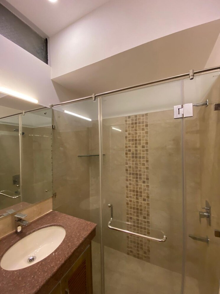 Bathroom, safdarjung development area 4 Bedroom 4500 Sq.Ft. Apartment In Safdarjung Development Area Delhi 8654012