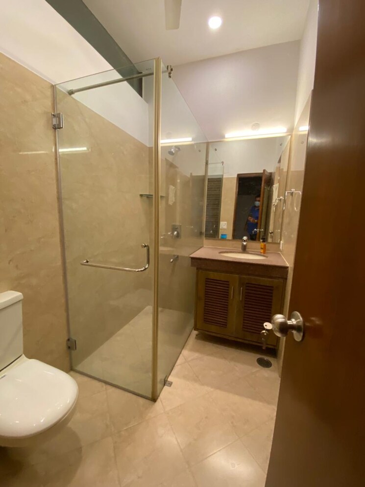 Bathroom, safdarjung development area 4 Bedroom 4500 Sq.Ft. Apartment In Safdarjung Development Area Delhi 8654012