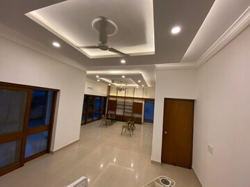 Furnished Amenities in 4 BHK Apartment at Safdarjung Development Area – for Rent