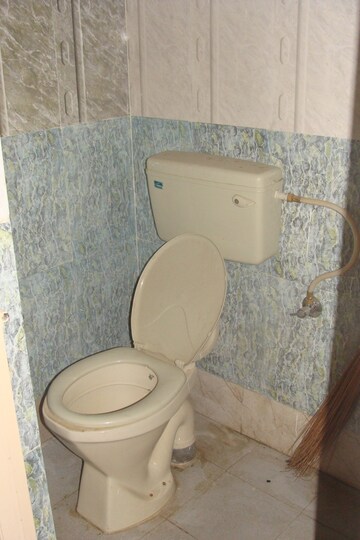 Bathroom in 1 RK Independent House at Rt Nagar – for Rent