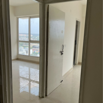Room in 2 BHK Apartment at Signature Global City 63A, Sector 63a – for Rent