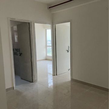 Room in 2 BHK Apartment at Signature Global City 63A, Sector 63a – for Rent
