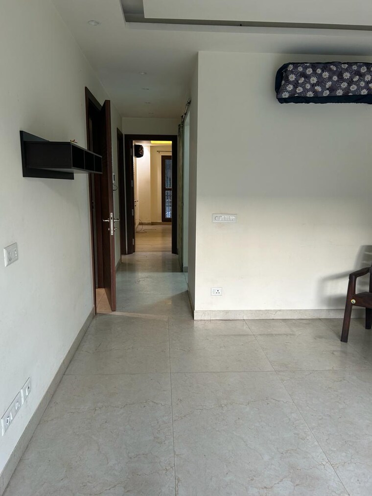 Room, lajpat nagar 4 3 Bedroom 1350 Sq.Ft. Builder Floor In Lajpat Nagar 4 Delhi 8654101