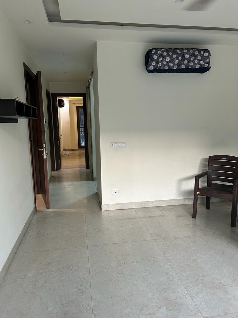 Room, lajpat nagar 4 3 Bedroom 1350 Sq.Ft. Builder Floor In Lajpat Nagar 4 Delhi 8654101