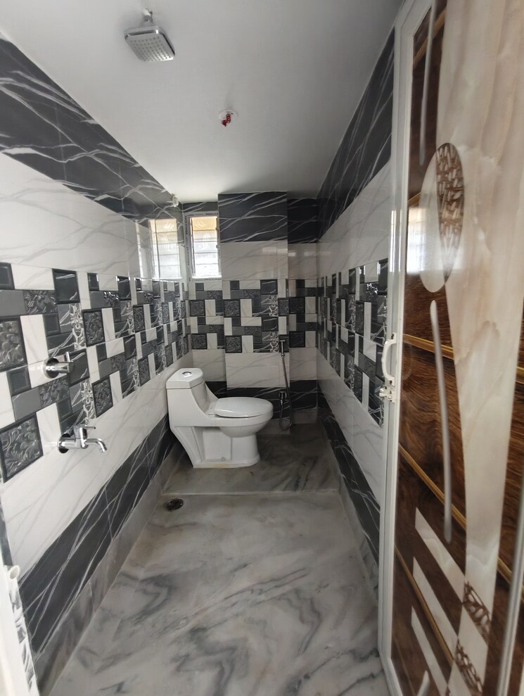 Bathroom, deshbandhu para 2 Bedroom 958 Sq.Ft. Builder Floor In Deshbandhu Para Siliguri 8654107