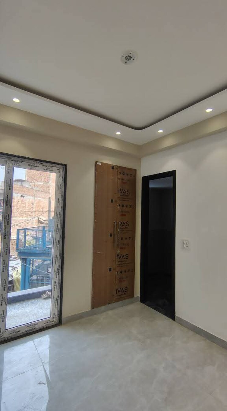 Room, harit-vihar-rwa 3 Bedroom 950 Sq.Ft. Builder Floor In Burari Delhi 8654106