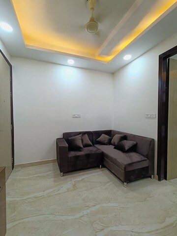 Living Room in 1 BHK Builder Floor at Ansal Sushant Lok I, Sector 43 – for Rent