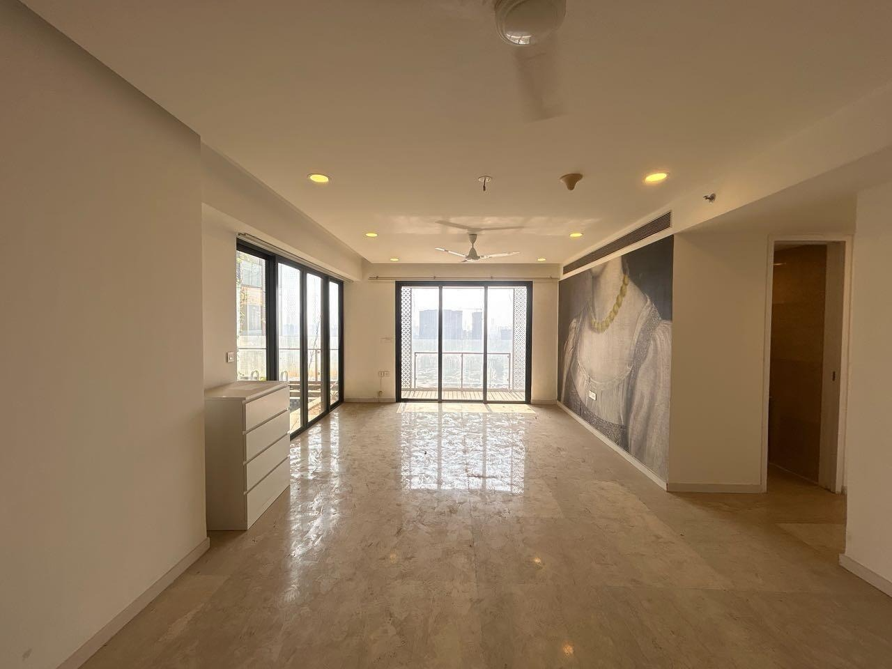 4 BHK + Servant Room Apartment For Sale in Lodha New Cuffe Parade