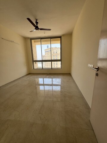 Room in 3 BHK Apartment at Hiranandani Estate Rodas Enclave, Ghodbunder Road – for Rent
