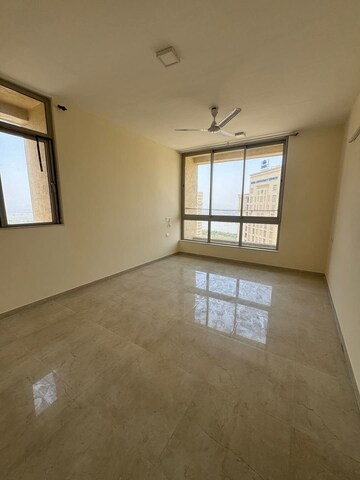 Room in 3 BHK Apartment at Hiranandani Estate Rodas Enclave, Ghodbunder Road – for Rent
