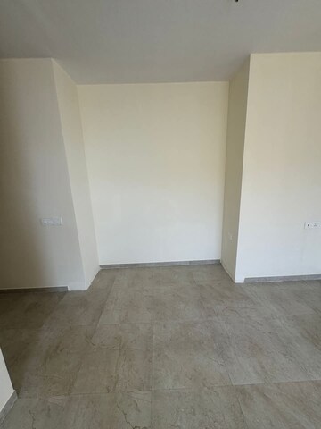 Room in 3 BHK Apartment at Hiranandani Estate Rodas Enclave, Ghodbunder Road – for Rent