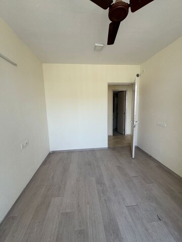 Room in 3 BHK Apartment at Hiranandani Estate Rodas Enclave, Ghodbunder Road – for Rent