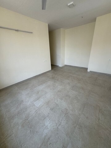 Room in 3 BHK Apartment at Hiranandani Estate Rodas Enclave, Ghodbunder Road – for Rent