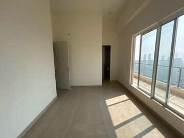 Room in 3 BHK Apartment at Indiabulls Sky Forest, Lower Parel – for Sale