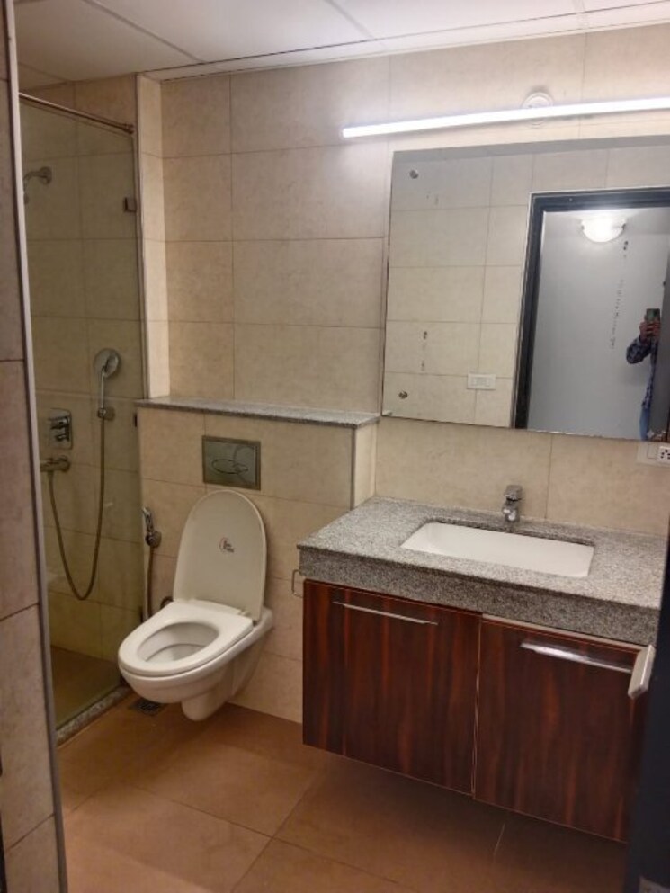 Bathroom, tata-primanti-tower-residences 4 Bedroom 2905 Sq.Ft. Apartment In Sector 72 Gurgaon 8654168
