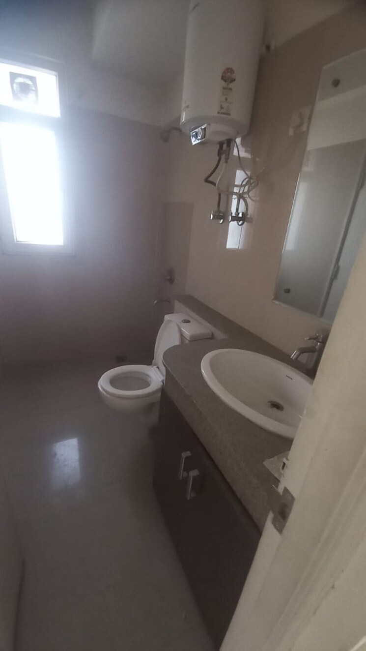 Bathroom, unitech-south-city-ii 3 Bedroom 2100 Sq.Ft. Builder Floor In Sector 50 Gurgaon 8654210