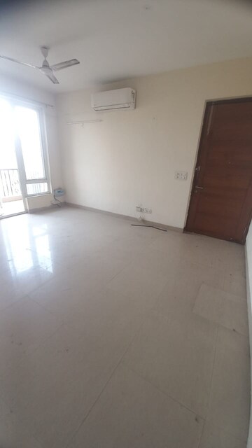 Room in 3 BHK Builder Floor at Unitech South City II, Sector 50 – for Rent