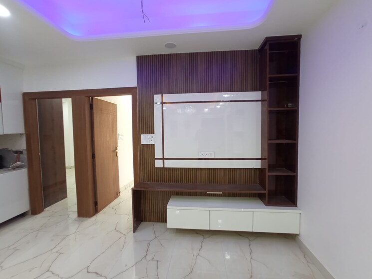 Room, sector 72 2 Bedroom 1050 Sq.Ft. Builder Floor In Sector 72 Noida 8654205