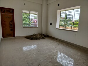 Room in 4 BHK Apartment at Sodepur – for Sale