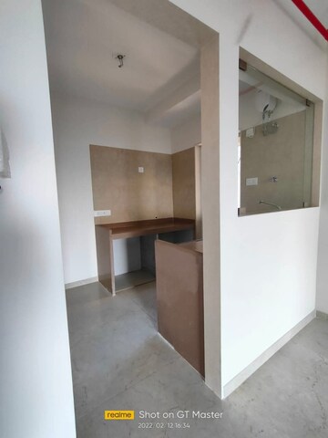 Room in 2 BHK Apartment at Dosti West County, Balkum Pada – for Rent