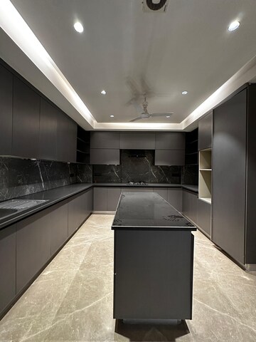 Kitchen in 3.5 BHK Builder Floor at DLF City Phase IV, Dlf Phase iv – for Rent