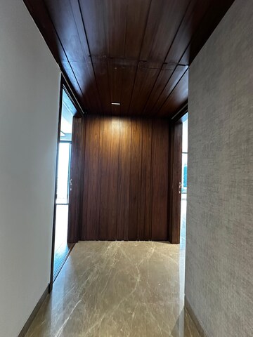 Furnished Amenities in 3.5 BHK Builder Floor at DLF City Phase IV, Dlf Phase iv – for Rent