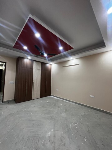 Room in 3 BHK Builder Floor at Sector 46 – for Rent