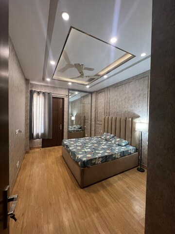 Bedroom in 3.5 BHK Builder Floor at DLF City Phase IV, Dlf Phase iv – for Rent